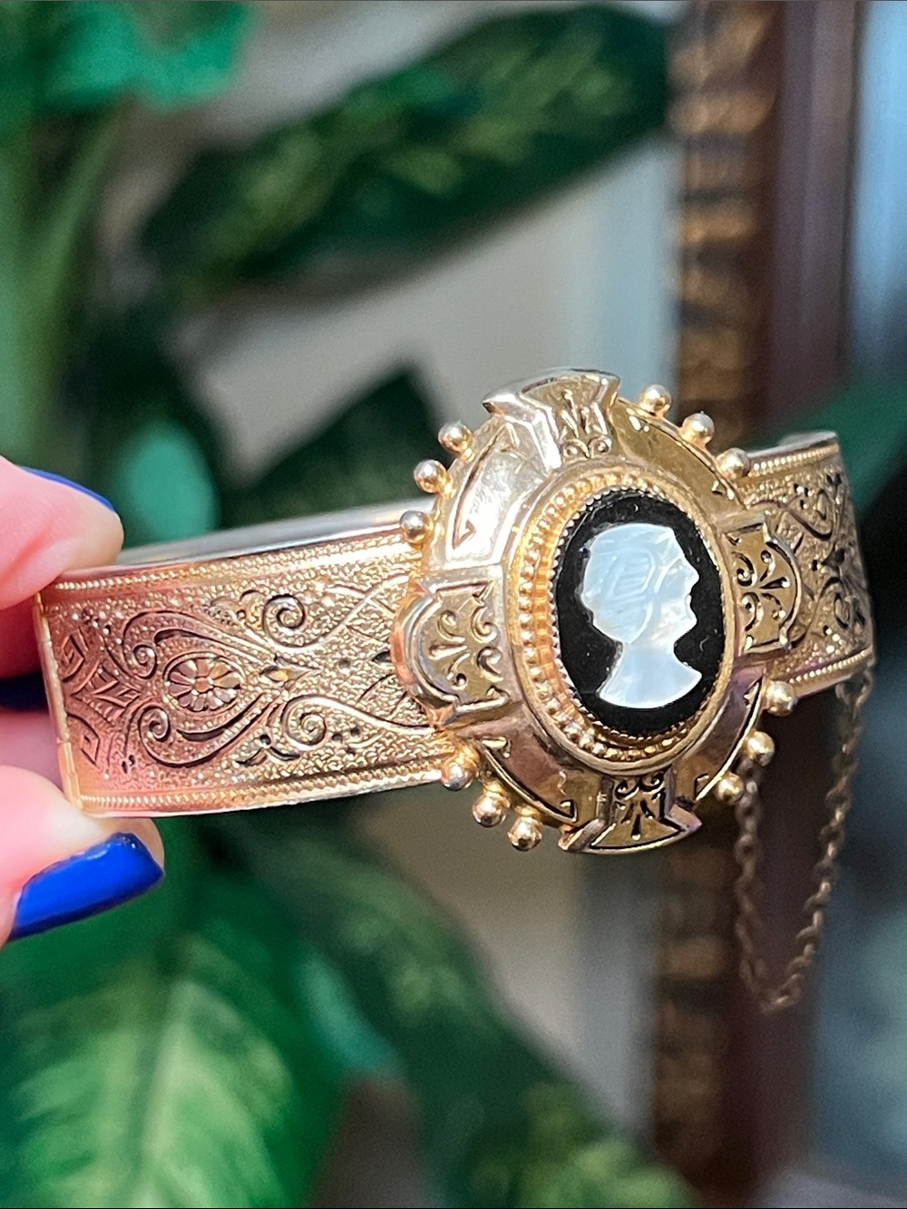 VTG Victorian Revival Etruscan Cameo Black Enamel Gold Hinged Bangle Bracelet